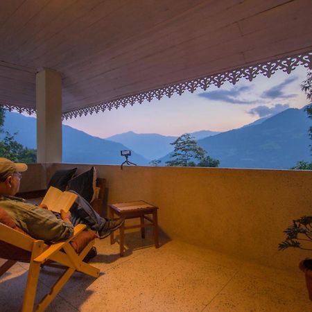 La Ipsing Farm By Stayvista - 3 Bhk Villa With Balcony, Mountain View, Indoor Games, And Pet Friendly Samdong エクステリア 写真
