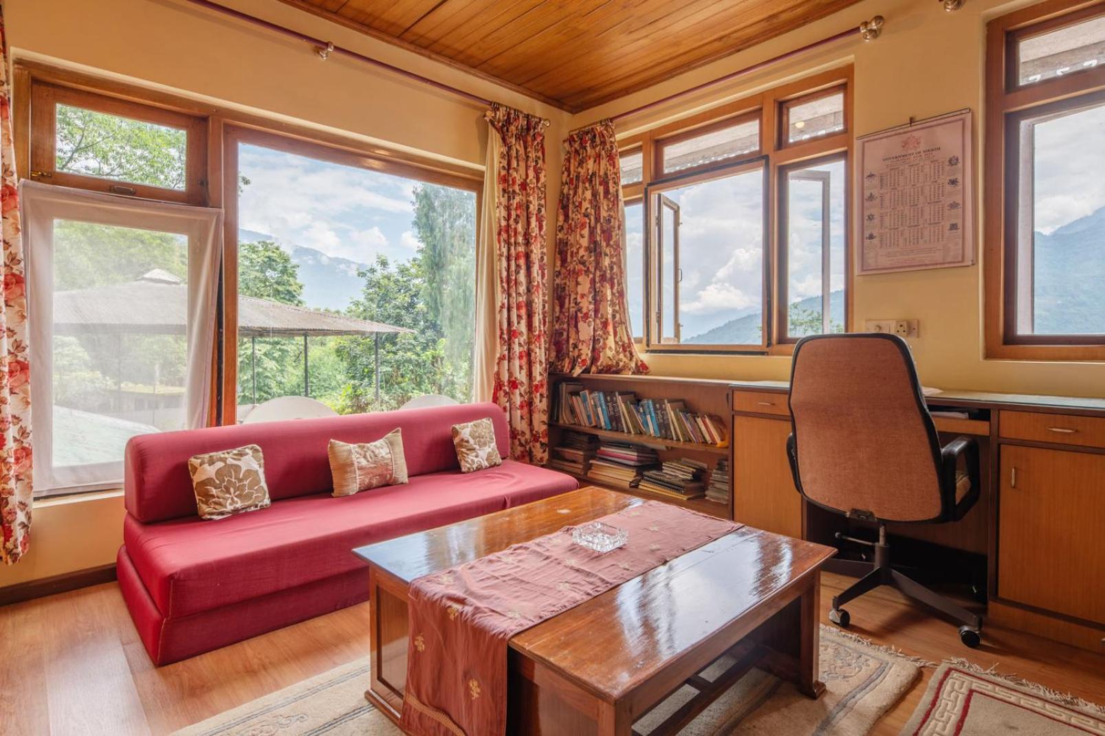La Ipsing Farm By Stayvista - 3 Bhk Villa With Balcony, Mountain View, Indoor Games, And Pet Friendly Samdong エクステリア 写真