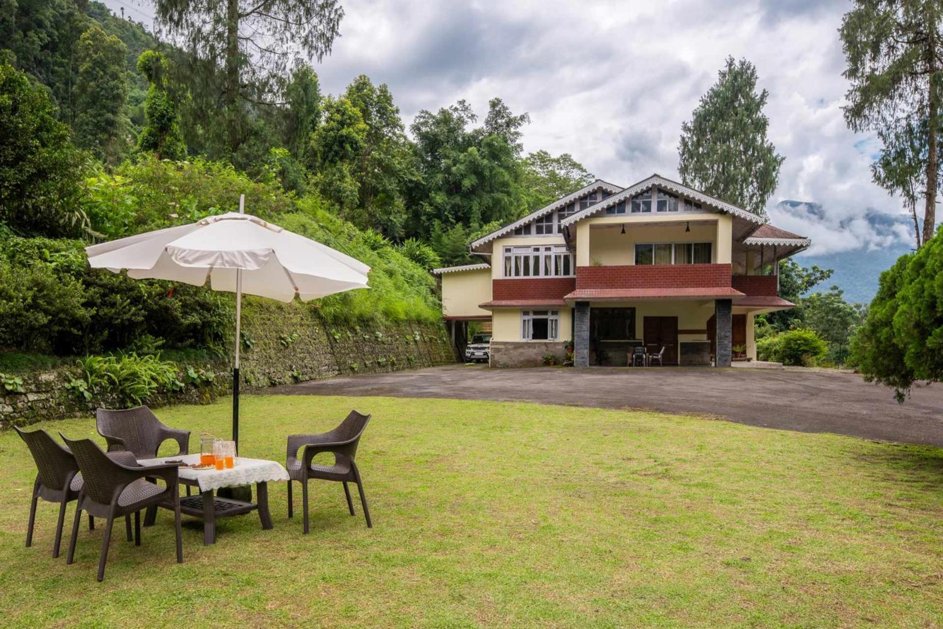 La Ipsing Farm By Stayvista - 3 Bhk Villa With Balcony, Mountain View, Indoor Games, And Pet Friendly Samdong エクステリア 写真